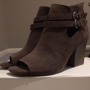 NWOB White Mountain Chocolate Brown Peep-Toe Booties 10